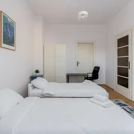 Old Town 2-bedroom דירה