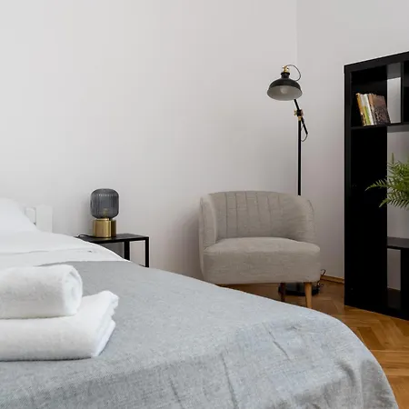 Old Town 2-bedroom דירה